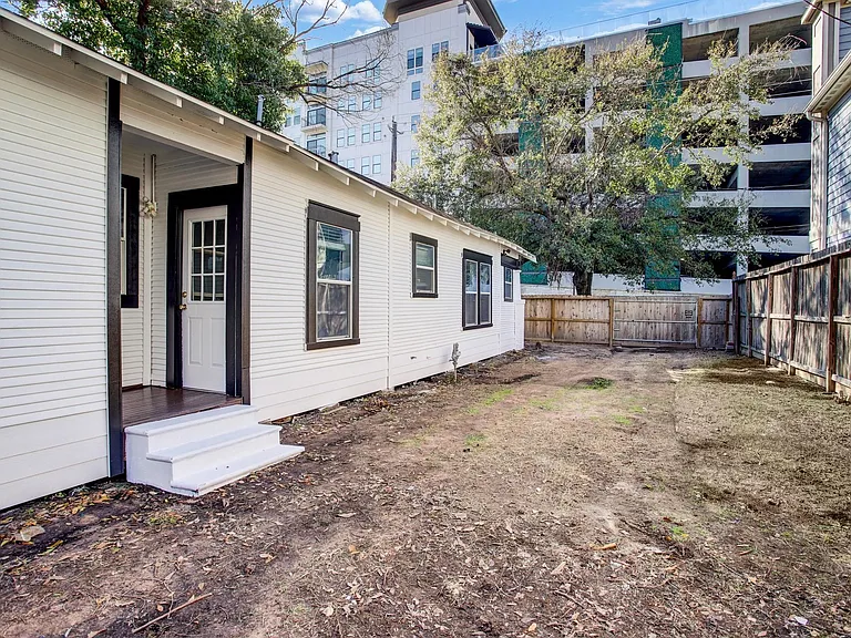 1436 Dorothy St — Photo 3