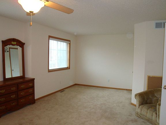 4th image of 6217 Maclynn Ave NE
