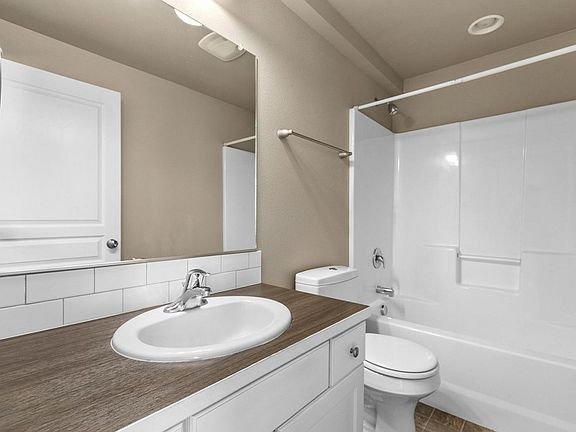 5th image of 728 NW Newport Ave #50