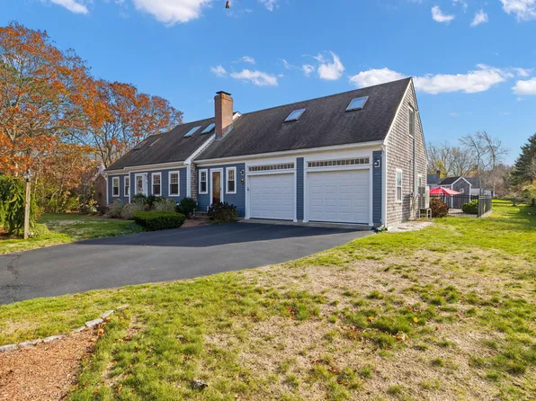 6 Weeks Pond Drive, Forestdale, MA 02644