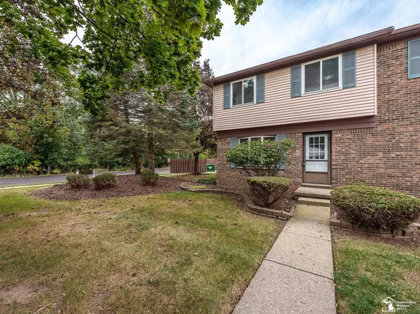 261 Sheffield Dr, Saline, MI 48176