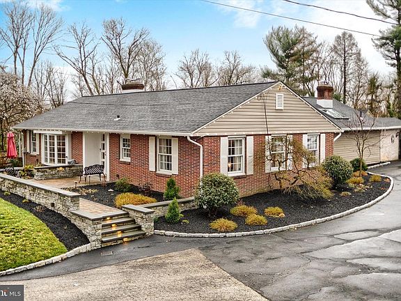 3rd image of 4 Bullens Ln
