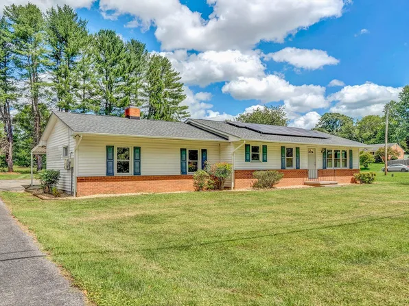 110 Lakeridge Cir, Troutville, VA 24175