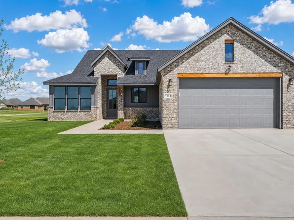1214 N 6th St, Wolfforth, TX 79382
