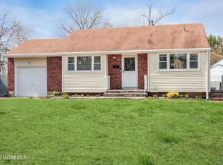 10 Gibson Dr, Hazlet, NJ 07730