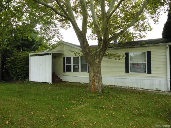 329 Edinborough St, Temperance, MI 48182
