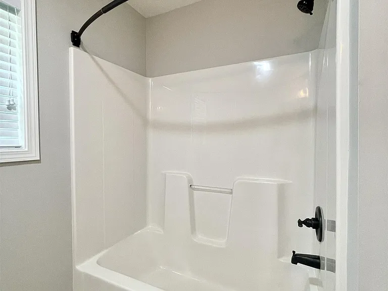 80 Lakeview Dr E — Photo 25