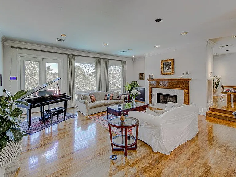 4800 Mantle Dr — Photo 2