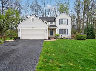 6140 Blue Heron Dr, Howell, MI 48843