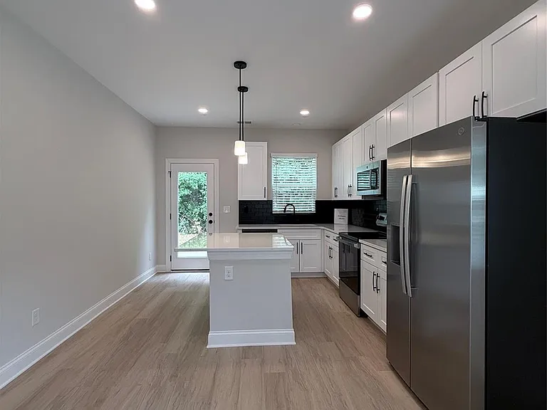5201 Park Place Dr — Photo 2