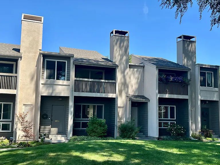 1672 E Marvin Gardens St — Photo 2