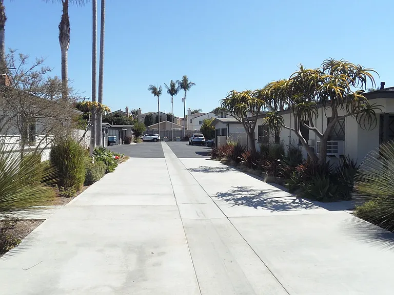 174-178 Monte Vista Ave — Photo 3