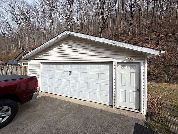 2nd image of 302 Long Fork Rd