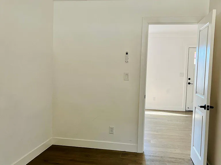 830 Laguna Ave — Photo 21