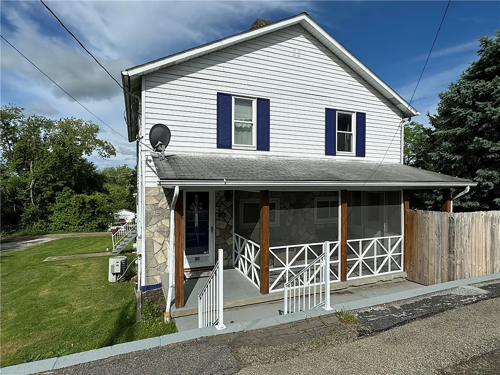 228 2nd St photo 1