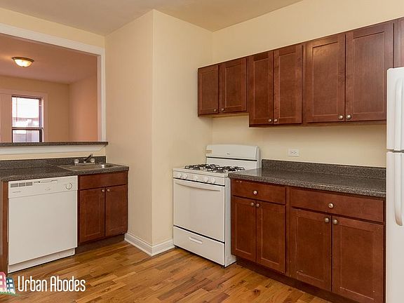 3rd image of 3933 N Janssen Ave #Ua1n