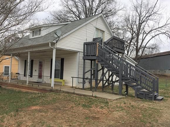 2nd image of 914 Dixie St
