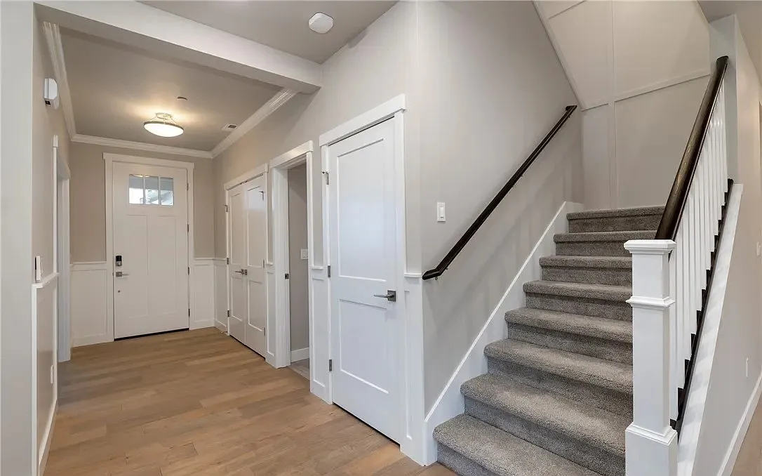 4 bed, 3036 sqft, $3,300 — Photo 3