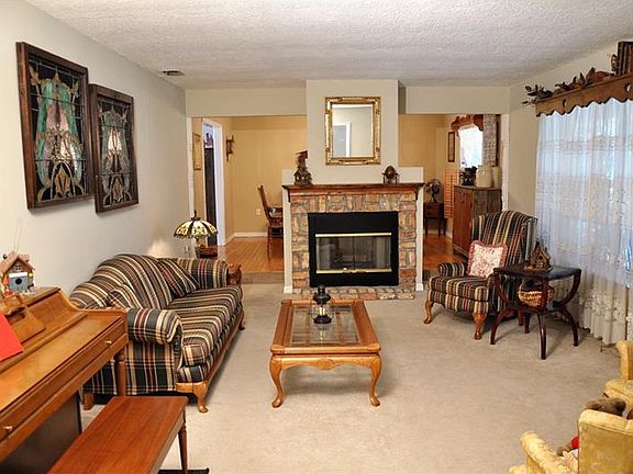 3rd image of 8724 Lansmere Ln