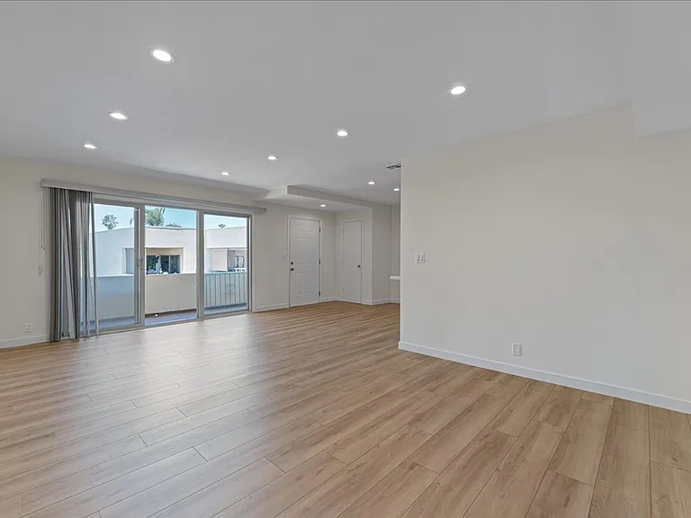 17424 Burbank Blvd #205 — Photo 5