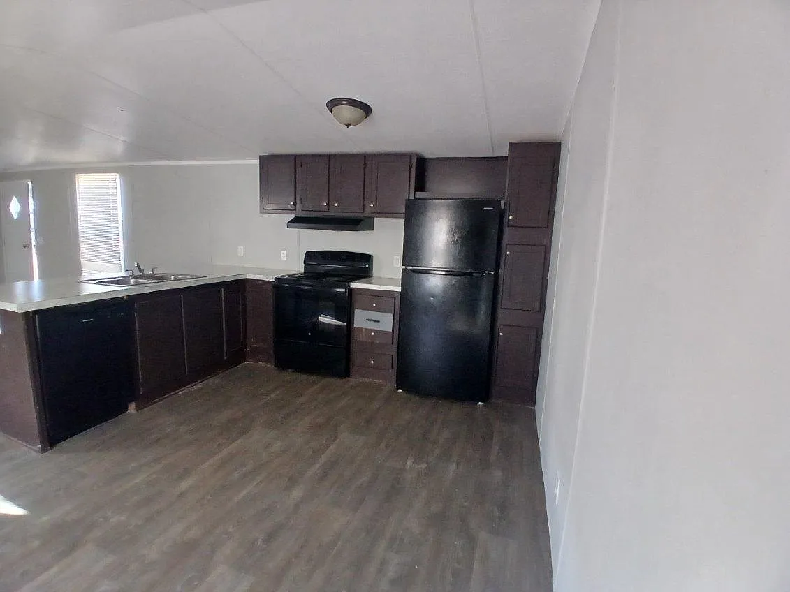 3 bed, 1216 sqft, $1,049 — Photo 2