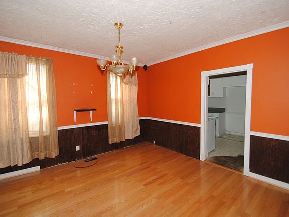 4th image of 1524 Maple Ave