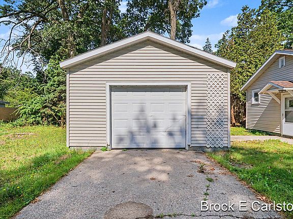 4th image of 2309 Philo Ave