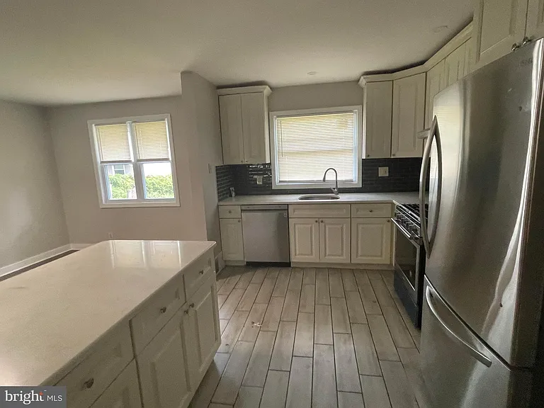 209 Maine Ave — Photo 5