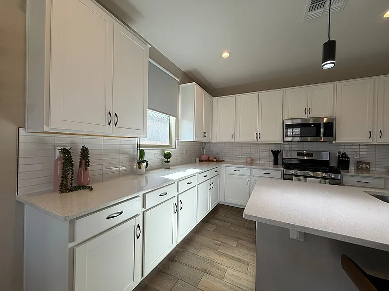 11037 W Hadley St — Photo 18