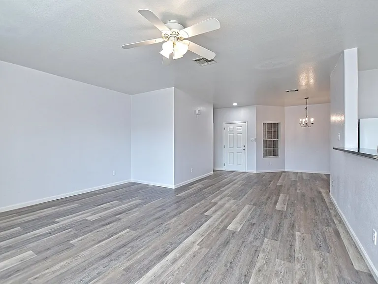 401 Bandera Woods Blvd — Photo 7