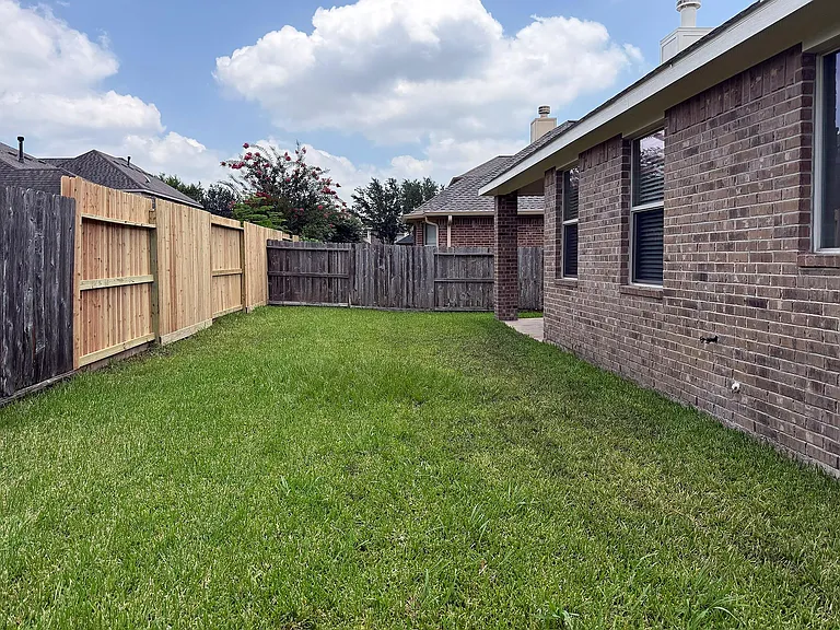24510 Avellino Ct — Photo 29