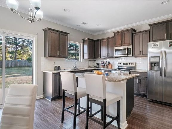 2nd image of 5919 Amberwood Ln