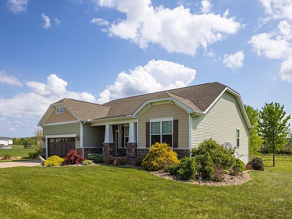 2nd image of 3028 Canterbury Ct
