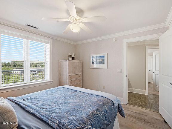 4th image of 4425 Arendell Street 304 & Bs #16