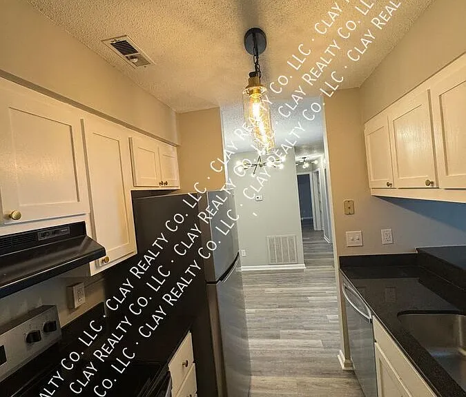 920L Highland Ave — Photo 10