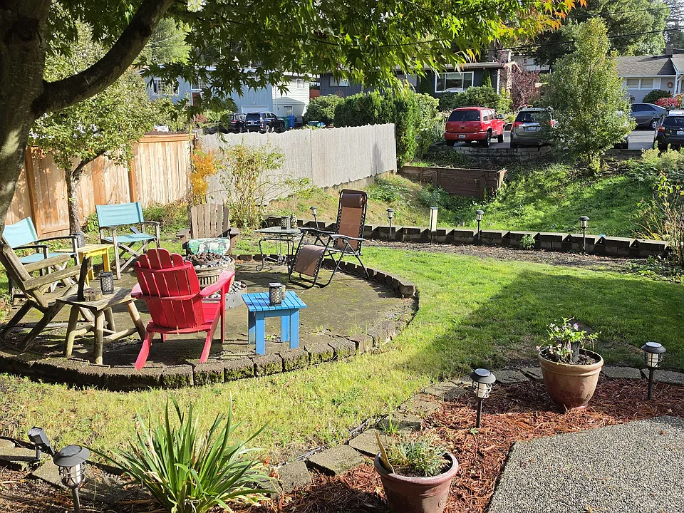 11th Ave NE
