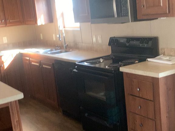 3rd image of 4 Shamrock Ln