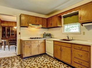 8 Bunker Hill Dr, Manalapan, NJ 07726