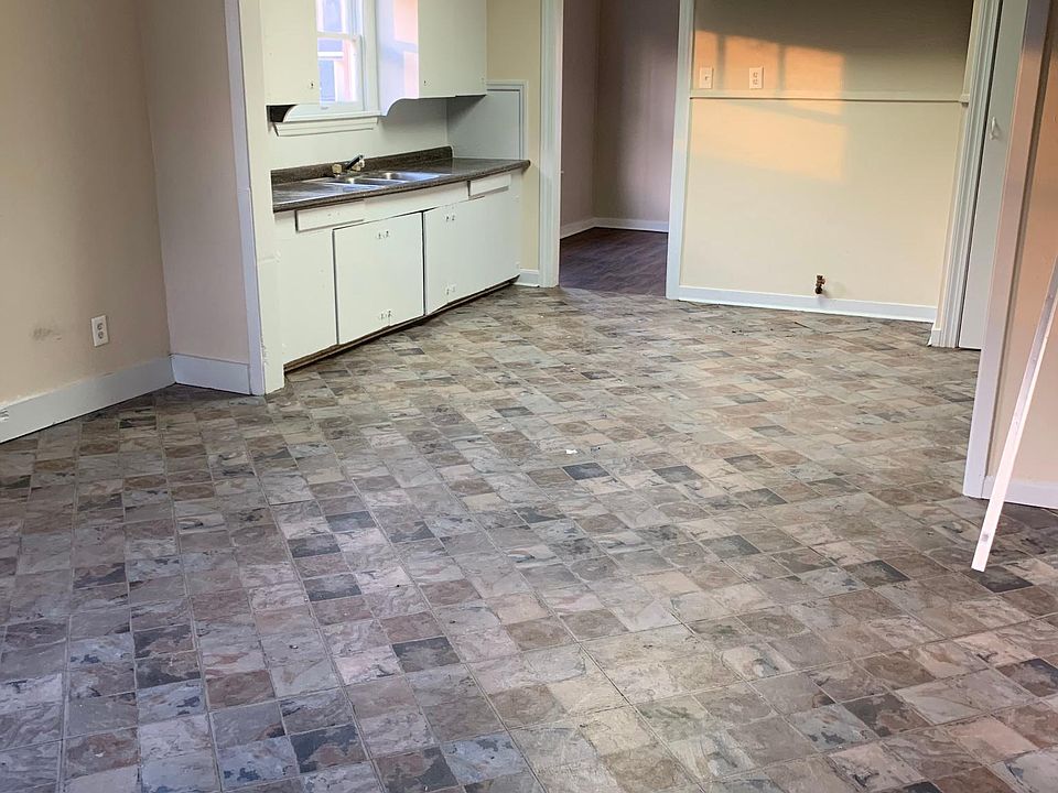 1st image of 3059 Regent St