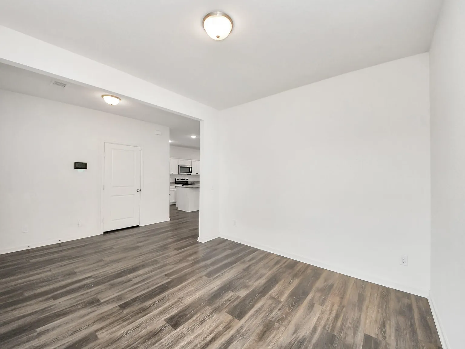 4 bed, 2.5 bath, 2720 sqft, $2,700 — Photo 4