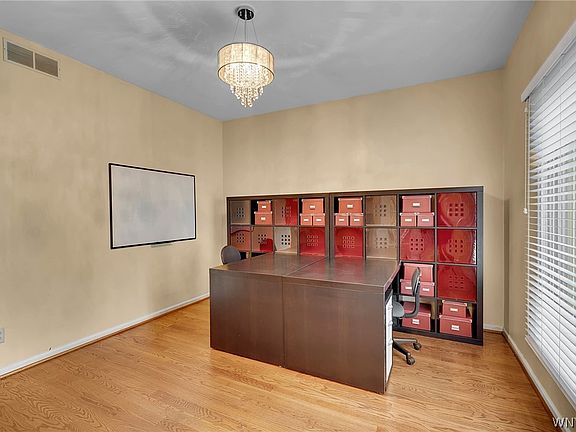 3rd image of 10 E Pinelake Dr
