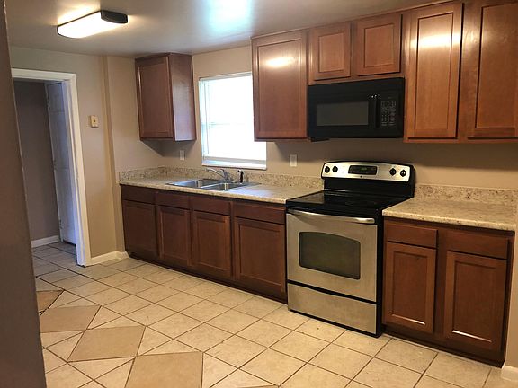 3rd image of 5724 Sonora Dr W