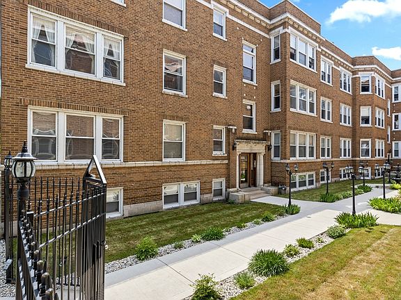 3rd image of 6906 N Lakewood Ave APT 2W