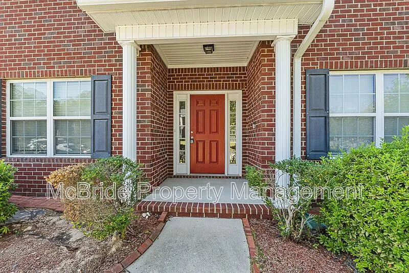 5 bed, 3.5 bath, 3766 sqft, $2,995 — Photo 3