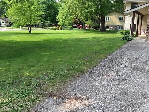 2nd image of 1422 Three Oaks Ave