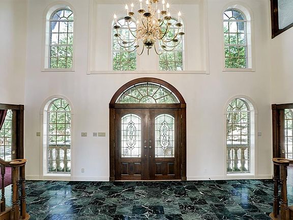5th image of 1103 Larkspur Lane