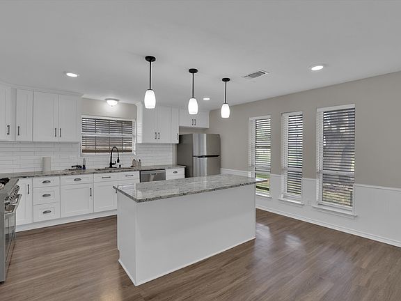 2nd image of 2424 Evergreen Dr