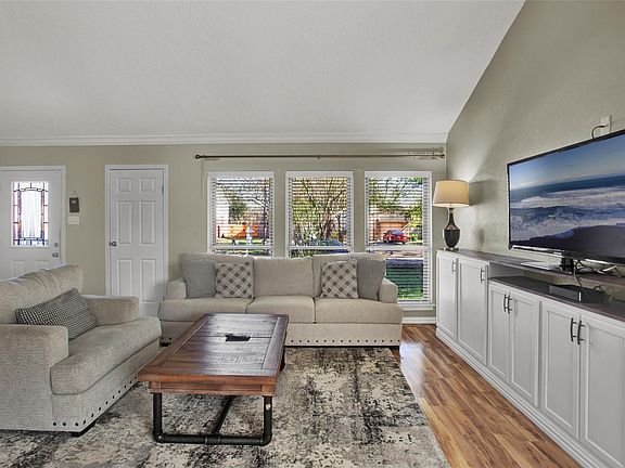 4th image of 330 Gleneagles Dr