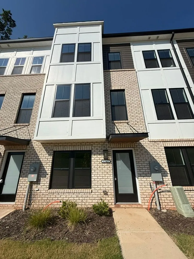 2 BR/2.5BA | Modern Townhome| 2-Car Garage + rooftop terrace — Photo 1