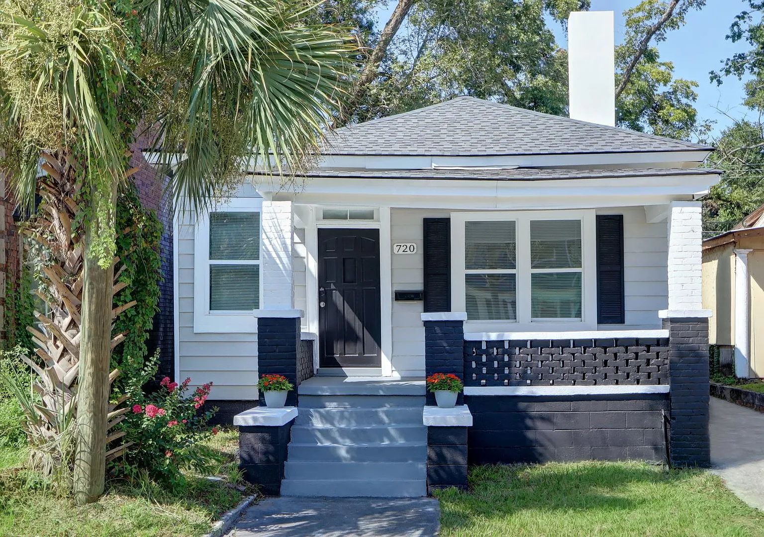 Large 3BR/1BA Downtown Savannah Home For Rent — Photo 1